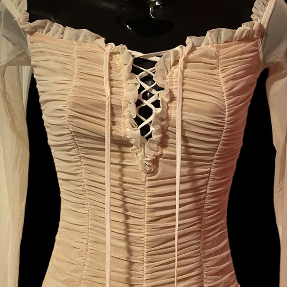 Fashion nova cream front lace up ruched dress size small - Picture 10 of 10